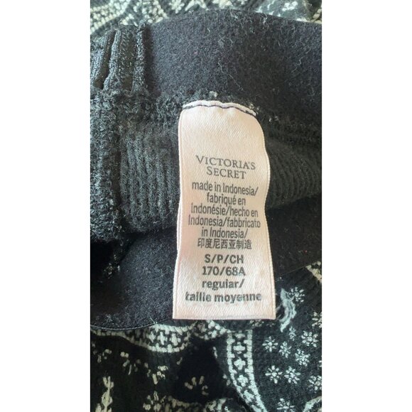 Victoria's Secret Holiday Pajama‎ Set Size Small - Picture 4 of 9